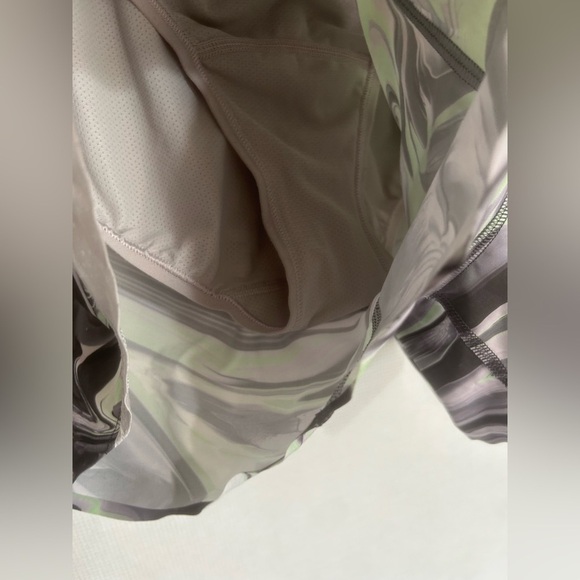 Lululemon Hotty Hot High-Rise Short 4" *Special Edition - Picture 7 of 9